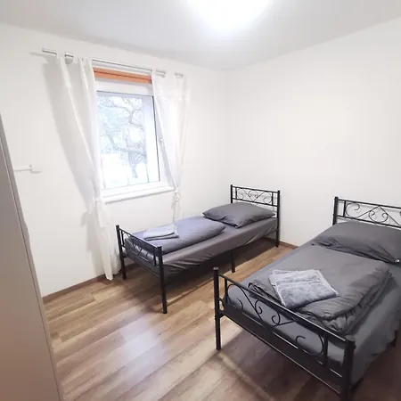 Monteur-haus Grueber Marzan, Hellersdorf, Lichtenberg *