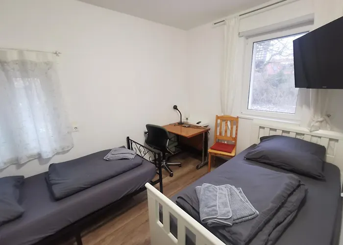 Monteur-haus Grueber Marzan, Hellersdorf, Lichtenberg برلين