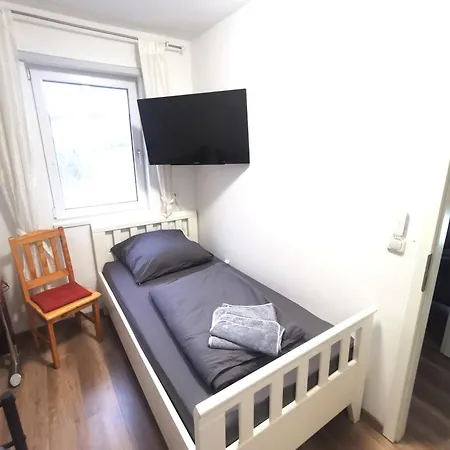 דירה Monteur-haus Grueber Marzan, Hellersdorf, Lichtenberg ברלין